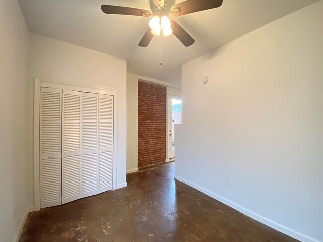 Building Photo - 1112 Lawrence St