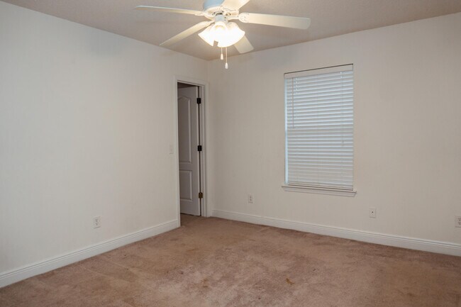 Building Photo - 641 Territory Ln
