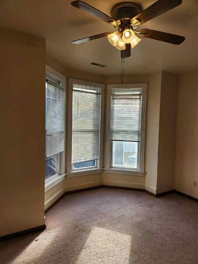 Building Photo - 1318 N Main St