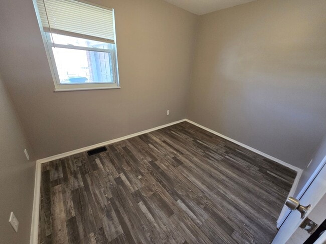 Building Photo - 4 Bedroom House