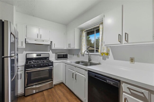 Building Photo - 1706 Elmhurst Dr