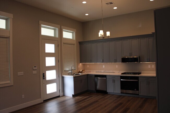 Building Photo - Gorgeous 3 Bedroom, 2 Bath Home in Rural Danville Setting