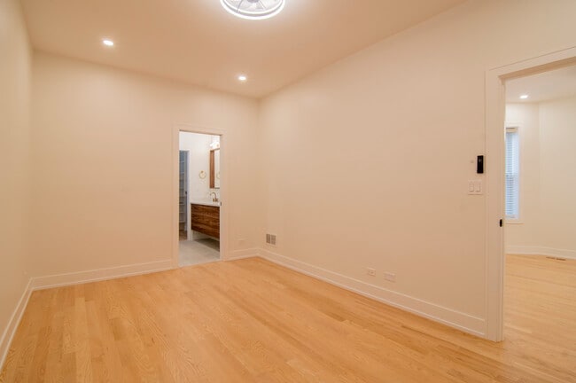 Building Photo - 3720 N Racine Ave