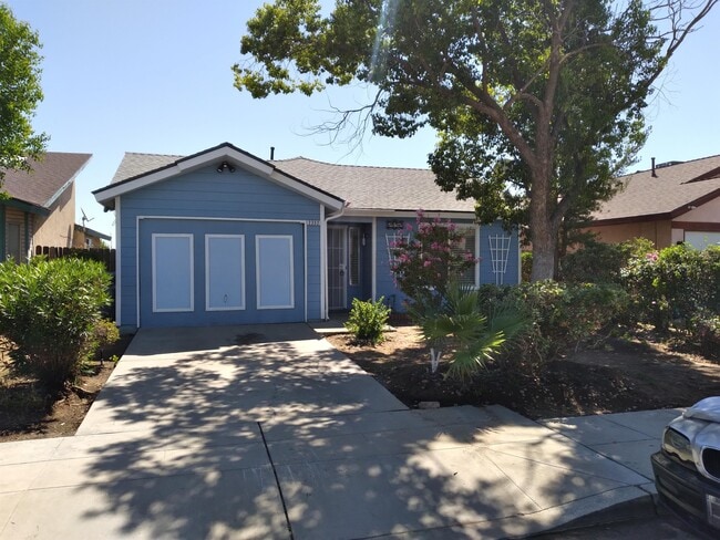 Primary Photo - 2352 N Cecelia Ave