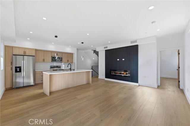 Building Photo - 13602 Burbank Blvd