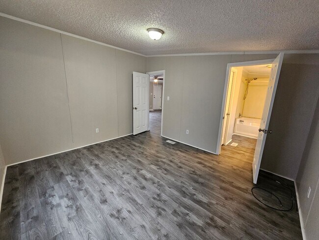 Building Photo - 15 Liberty Ln