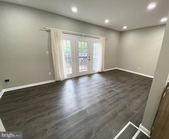 Building Photo - 10323 Hampshire Green Ave