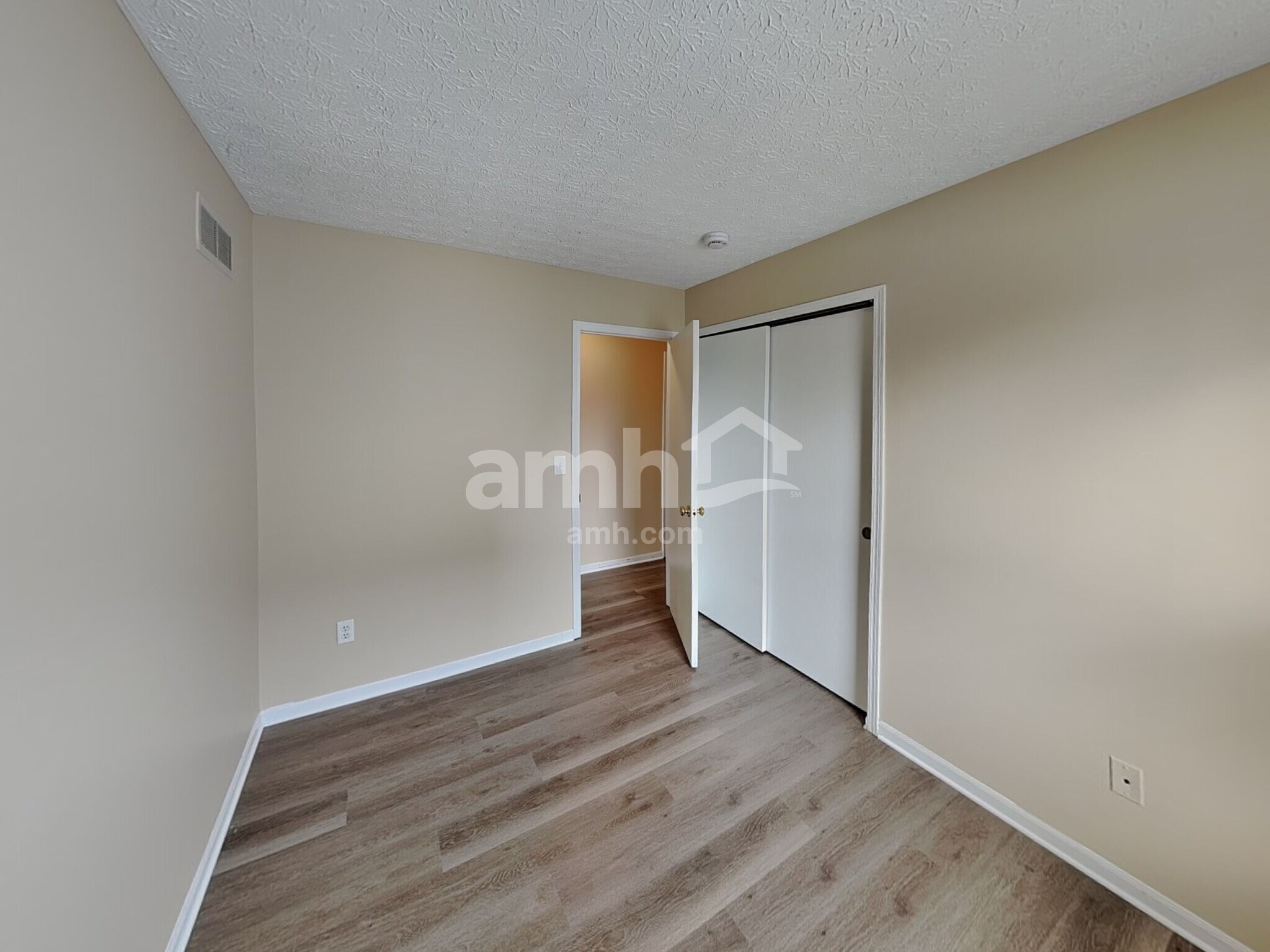 Building Photo - 6693 Jennyann Way