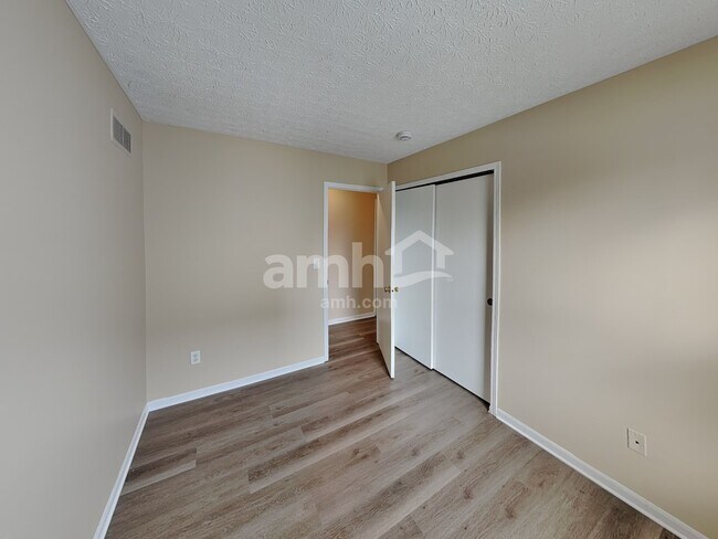 Building Photo - 6693 Jennyann Way