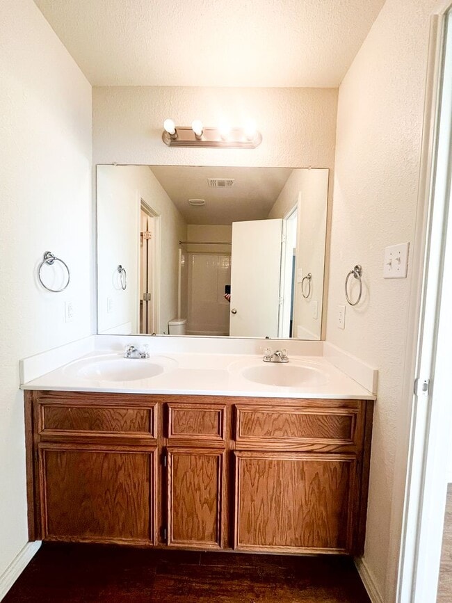 Building Photo - 1519 Justin Lp