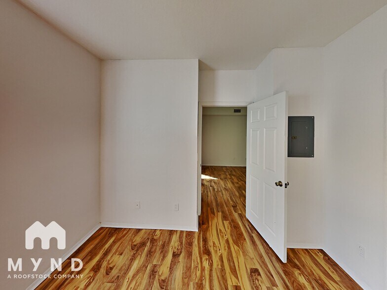 Building Photo - 829 Camargo Way