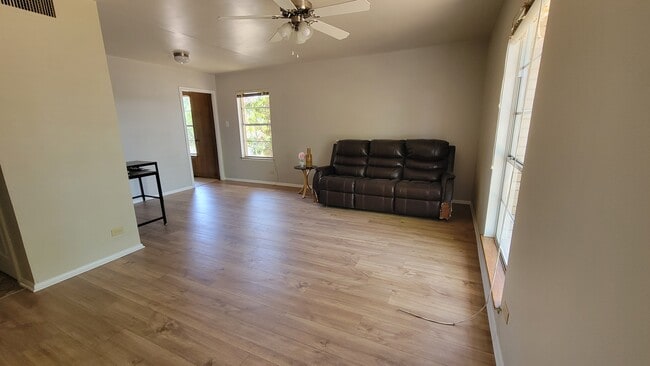 Building Photo - 2910 Wacos Dr