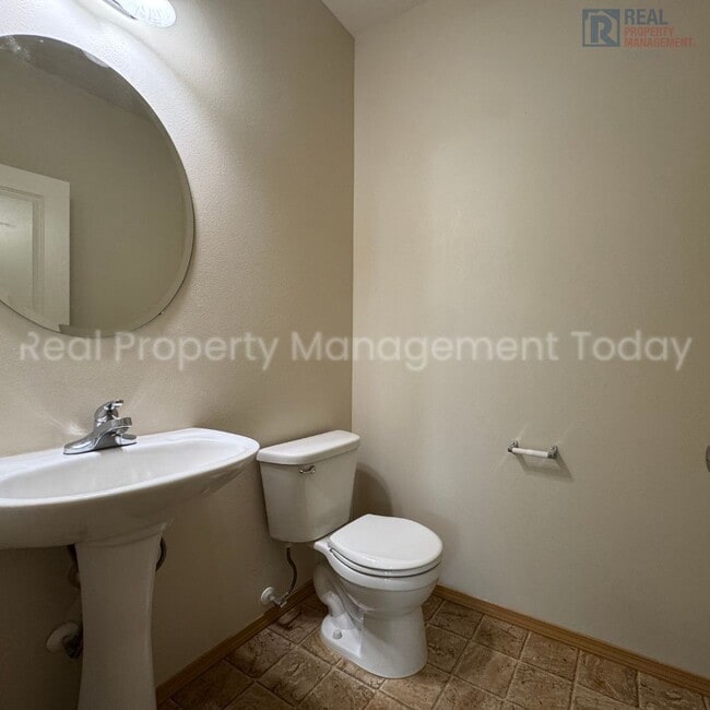 Building Photo - 3 Bedroom With Large Bonus Room!