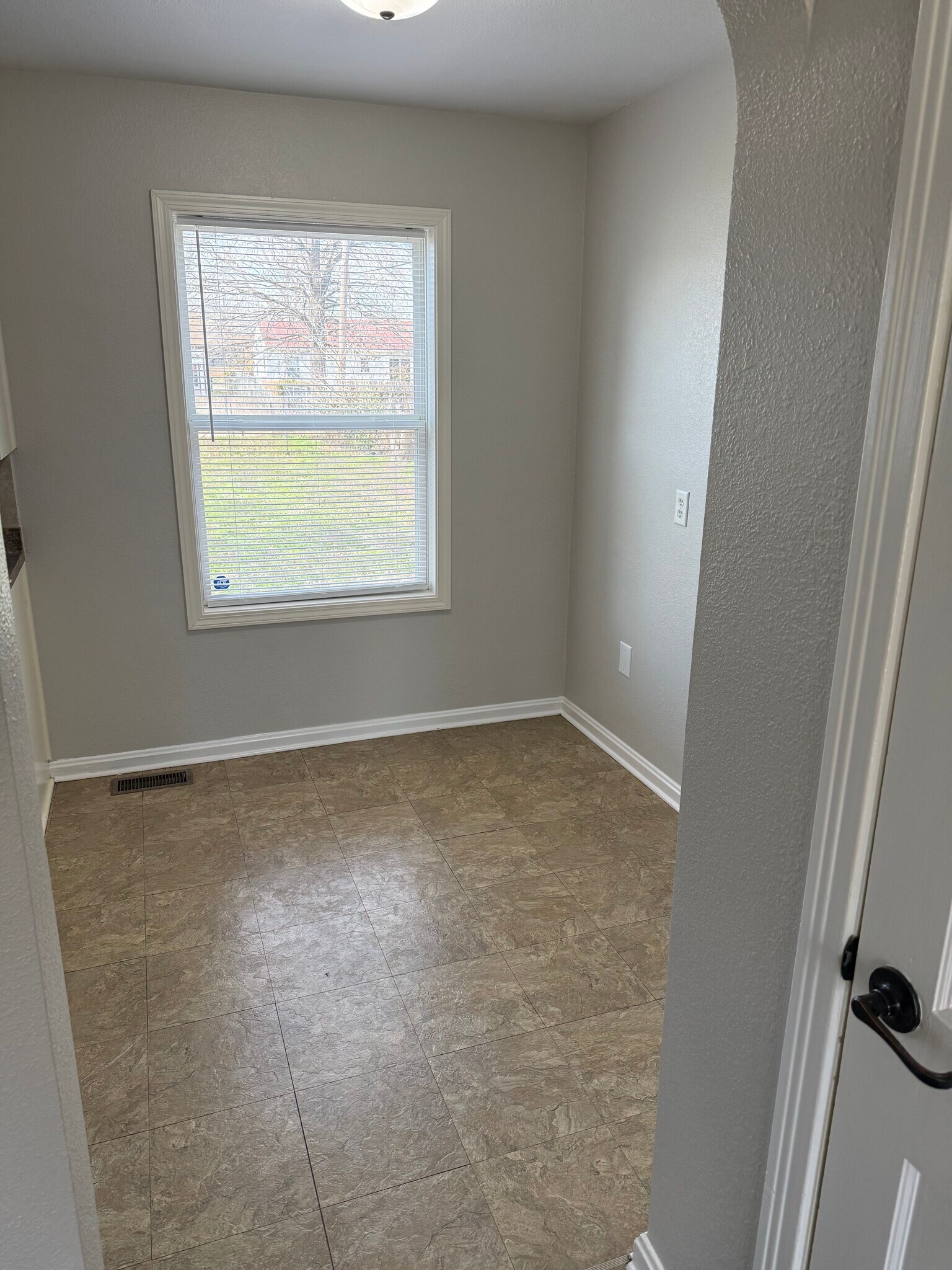 Building Photo - 1707 S Estelle St