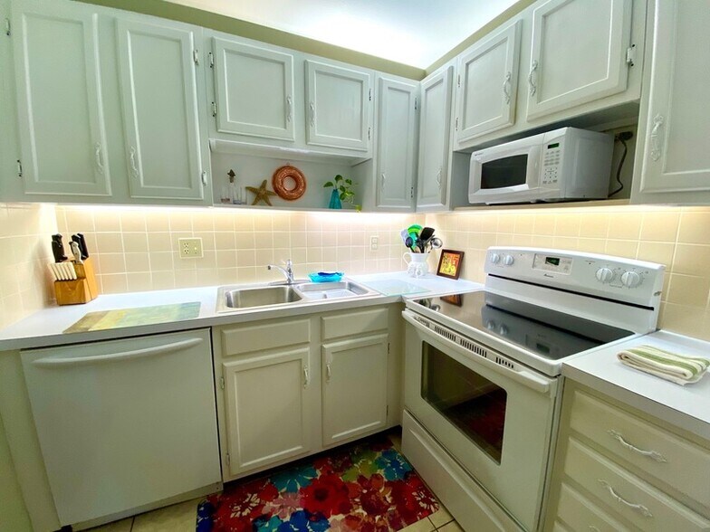 Building Photo - 110 Spring Lake Ct