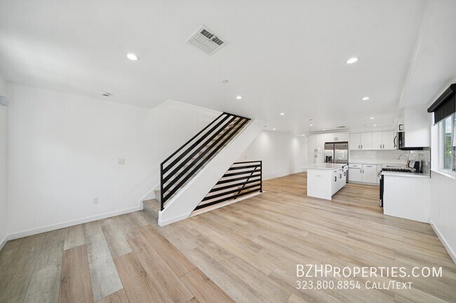 Building Photo - 837 1/2 N Harvard Blvd-837 1/2