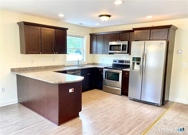 Building Photo - 157 W Main St