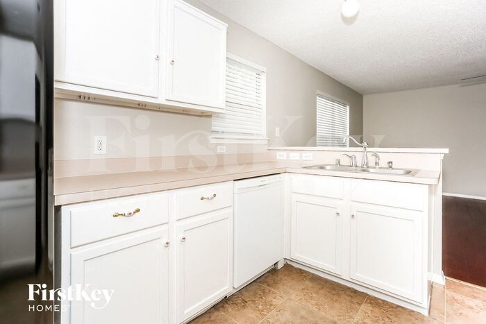 Building Photo - 621 Spillway Dr