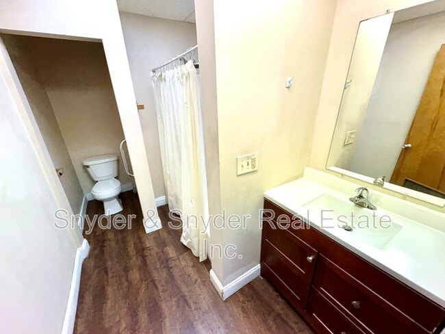 Building Photo - 777 W Market St