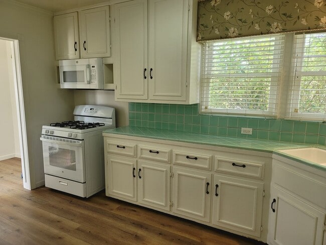 Building Photo - 422 N Shaffer St