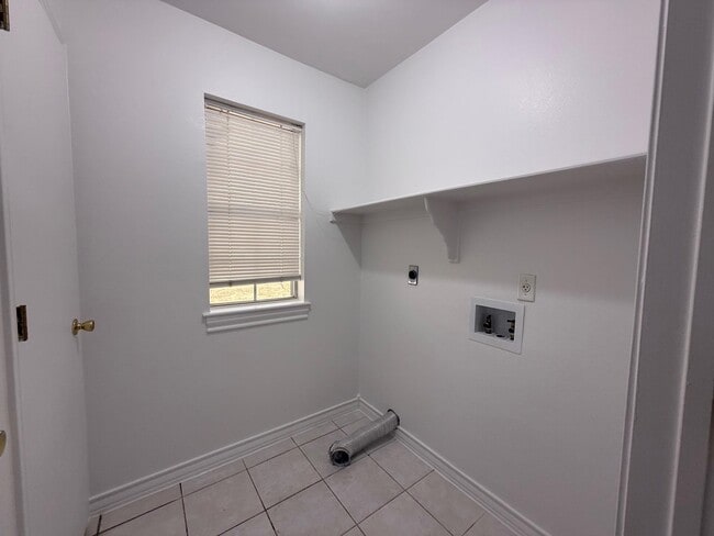 Building Photo - 12613 River Bend Cir