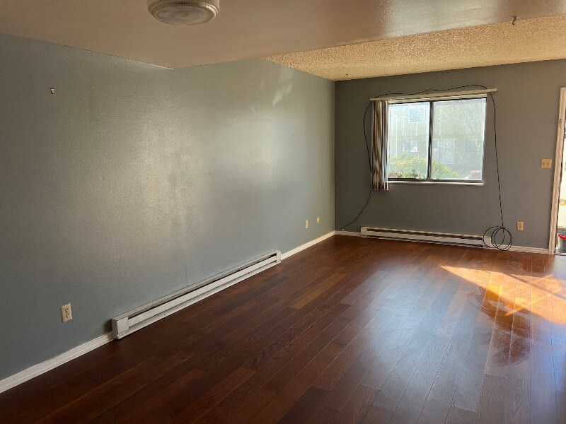 Building Photo - 44 Royal Crest Dr