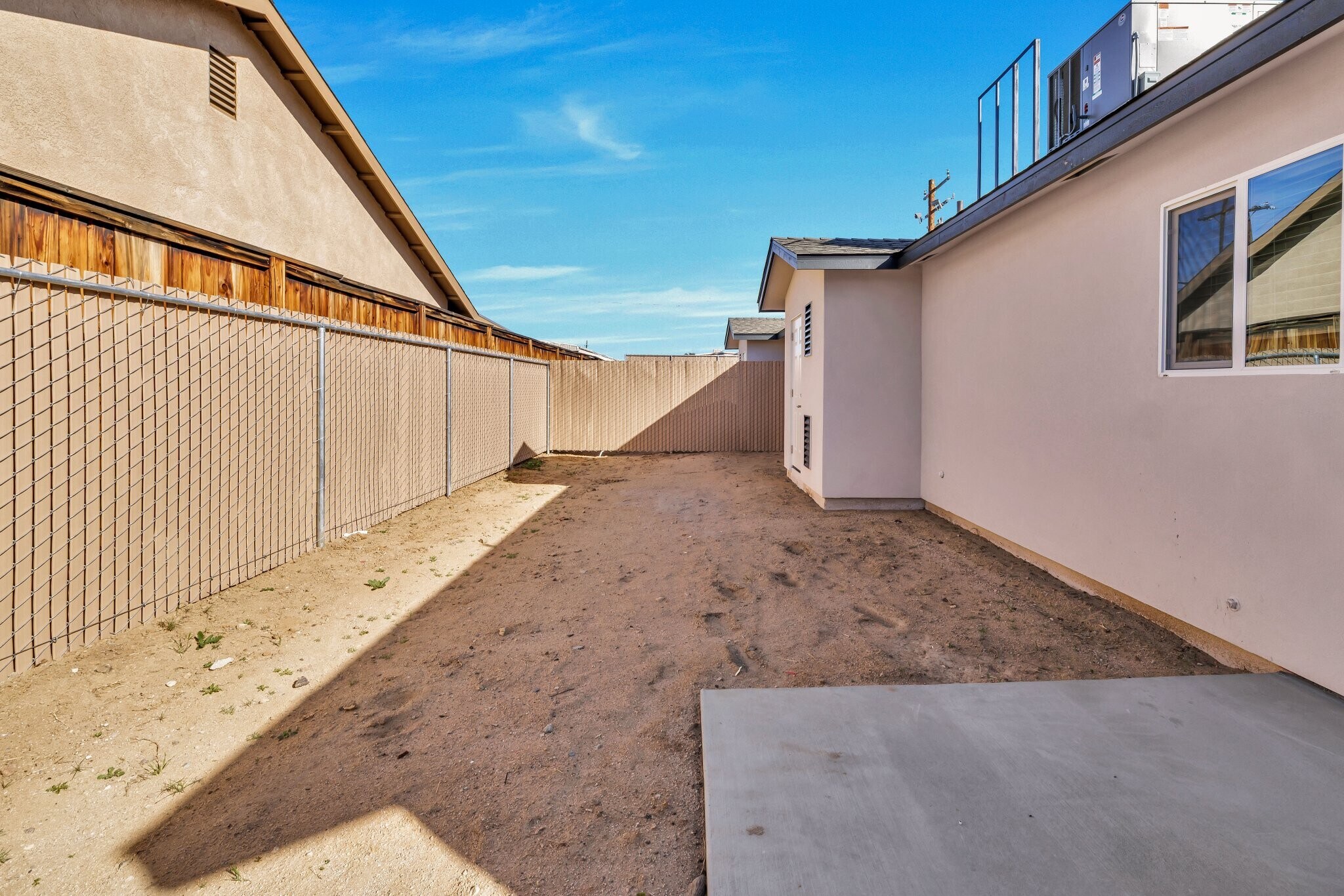 Building Photo - 1340 W Mariposa Ave
