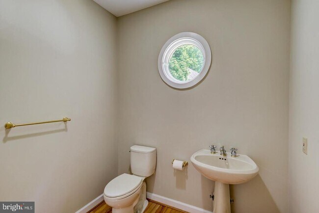 Building Photo - 18 Nantucket Ct