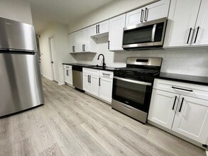 Building Photo - Fully Renovated 3-Bedroom Townhome in West Philadelphia! Available Early July!