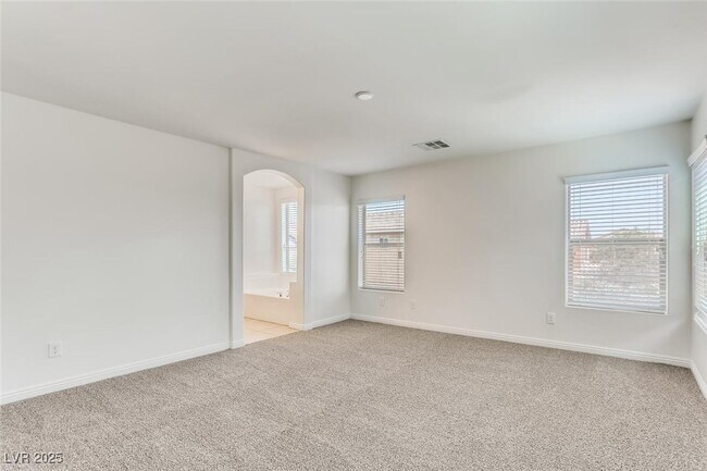 Building Photo - 6828 Majestic Palm Dr