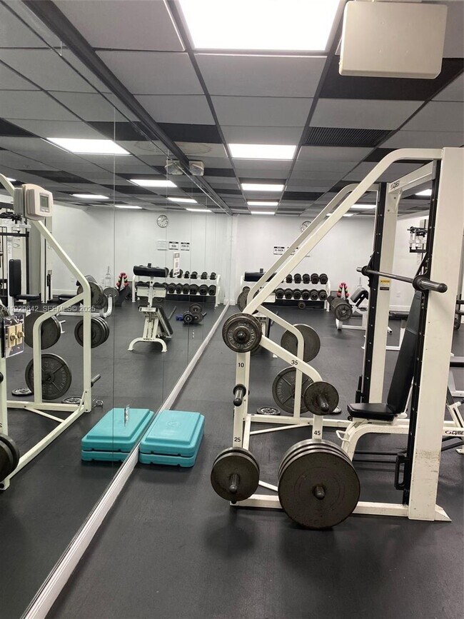 Building Photo - 555 NE 15th St