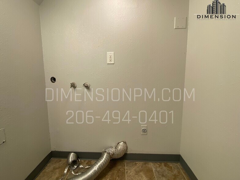 Building Photo - 825 S 176th St