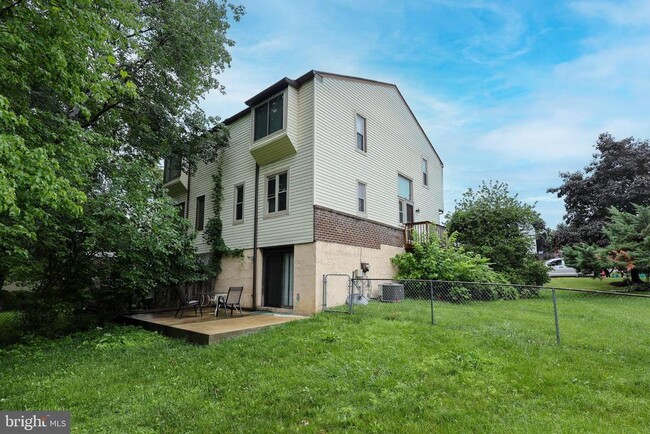 Building Photo - 124 Hamlet Dr