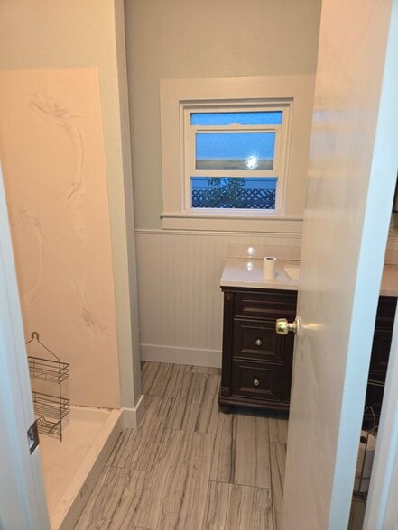 Building Photo - 534 College St