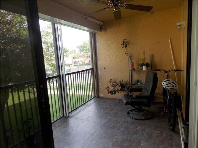 Building Photo - 159 Lakeview Dr