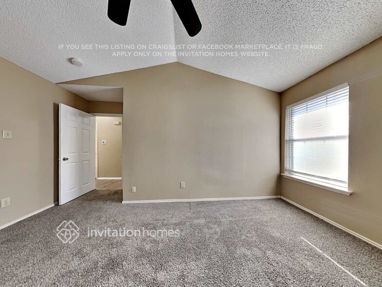 Building Photo - 2060 Camelot Dr