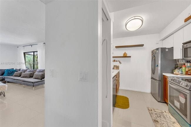 Building Photo - 20170 NE 3rd Ct