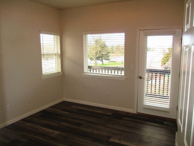 Building Photo - Becker-330/332