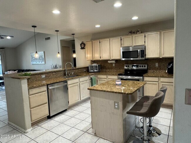 Building Photo - 820 N Owl Dr