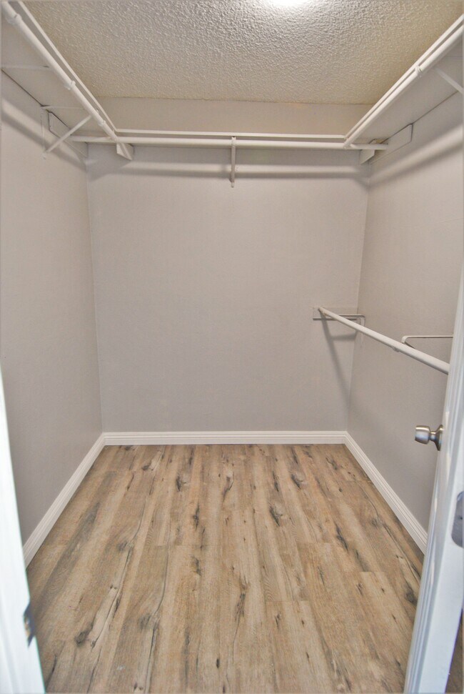 Building Photo - 746 N Eucalyptus Ave