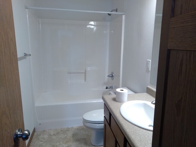 Building Photo - 2204 Cobblestone Dr