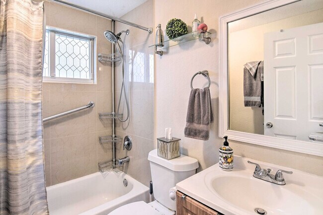 Building Photo - 441 NW 7th Terrace