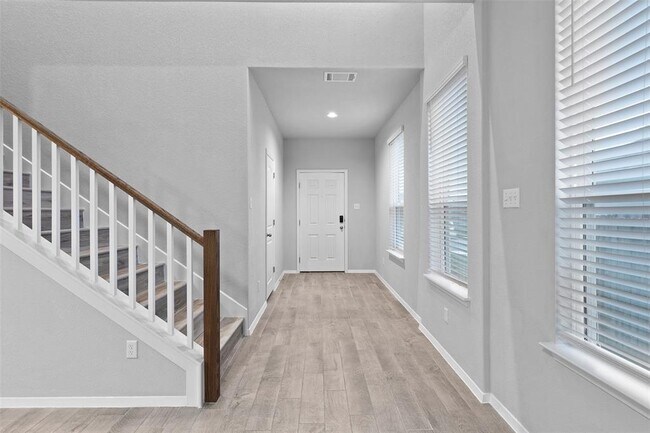 Building Photo - 1113 Burin Dr