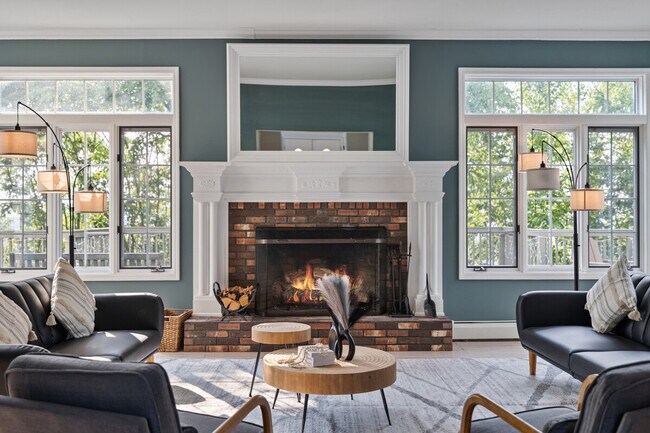 Building Photo - 321 Museum Village Rd