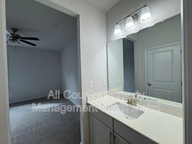 Building Photo - 7870 Tiberon Pkwy