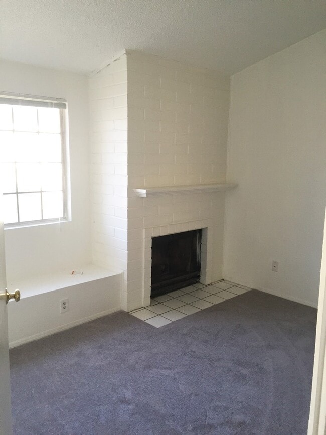 Building Photo - **COMFORTABLE 2br/2ba TOWNHOME (GILBERT & ...