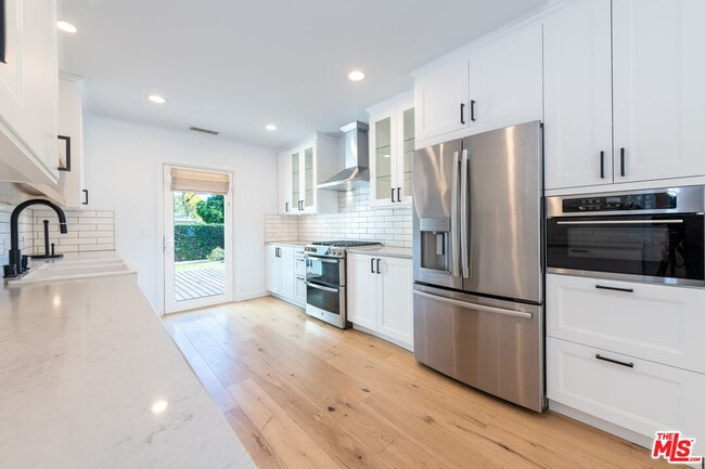 Building Photo - 5970 Balcom Ave