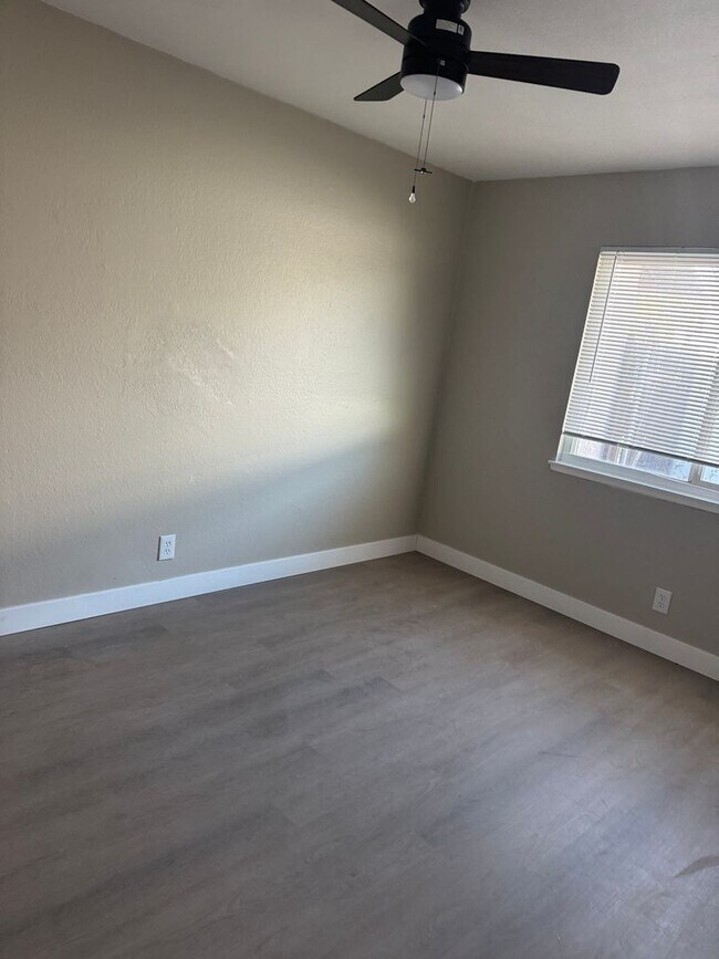 Building Photo - Newly Remodeled home for you!