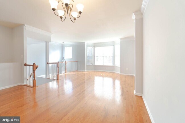 Building Photo - 4631 Carisbrooke Ln