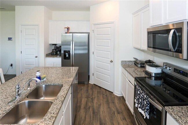Building Photo - 457 Shasta Ct
